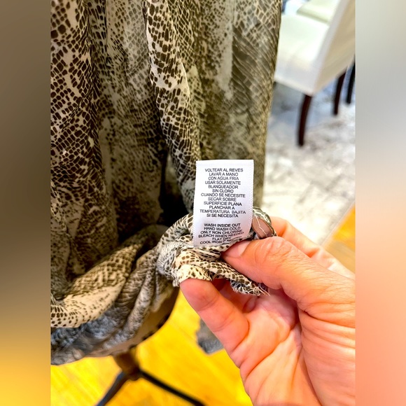 Daisy Fuentes Snakeskin Lace Up Blouse in Olive, Cream and Brown size XL - Picture 15 of 15